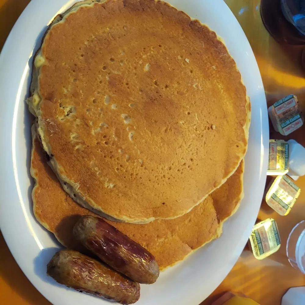2 Pan Cakes an Sausage Links